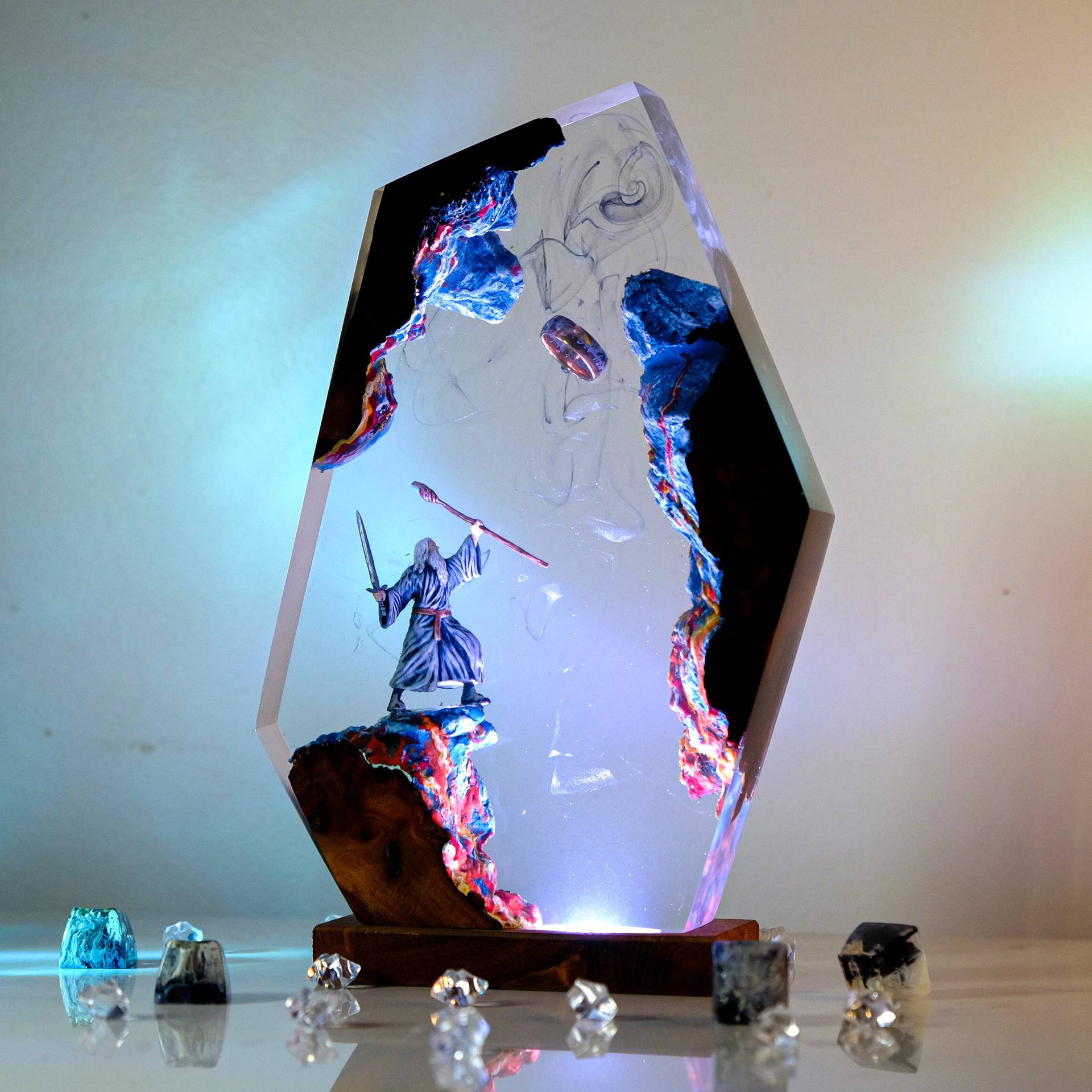 Lámpara de Resina con Figura d - Desk Setup Desk reseña y precio