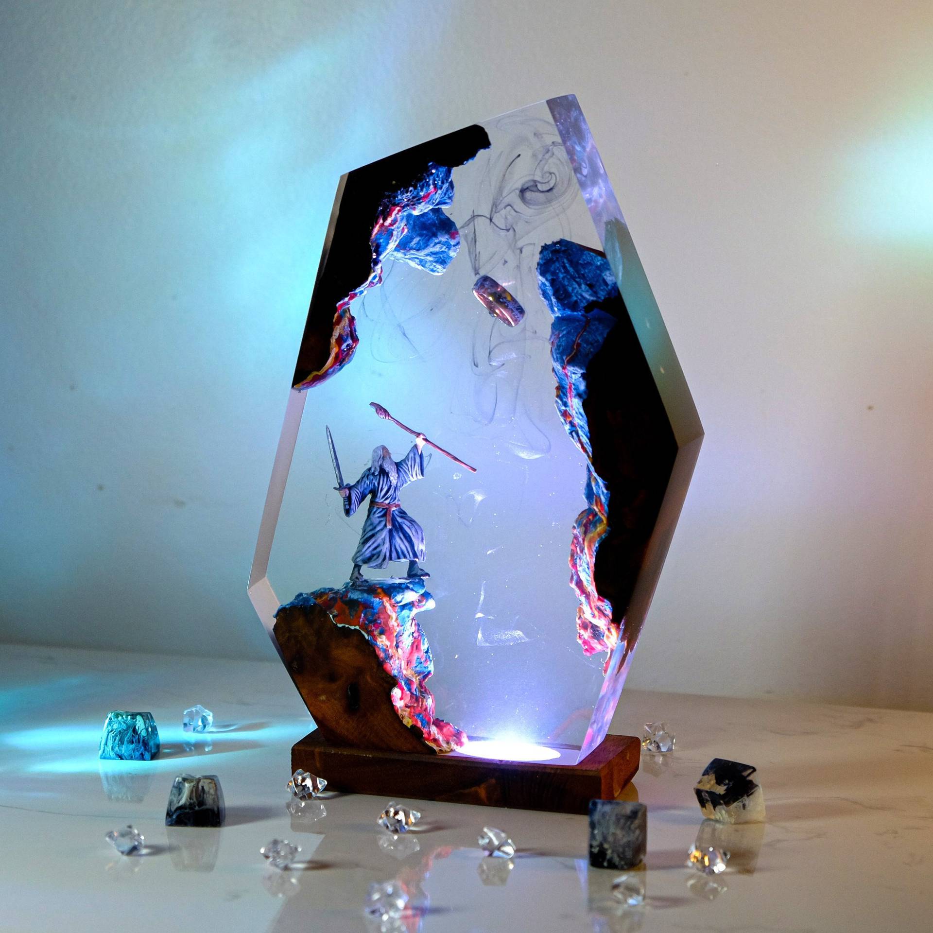 Lámpara de Resina con Figura d - Desk Setup Desk reseña y precio